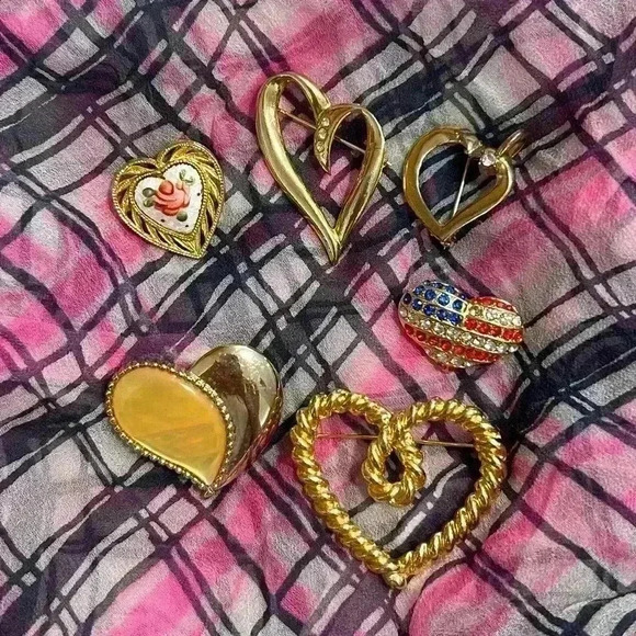 Heart Brooch Bundle of Six - Picture 6 of 6